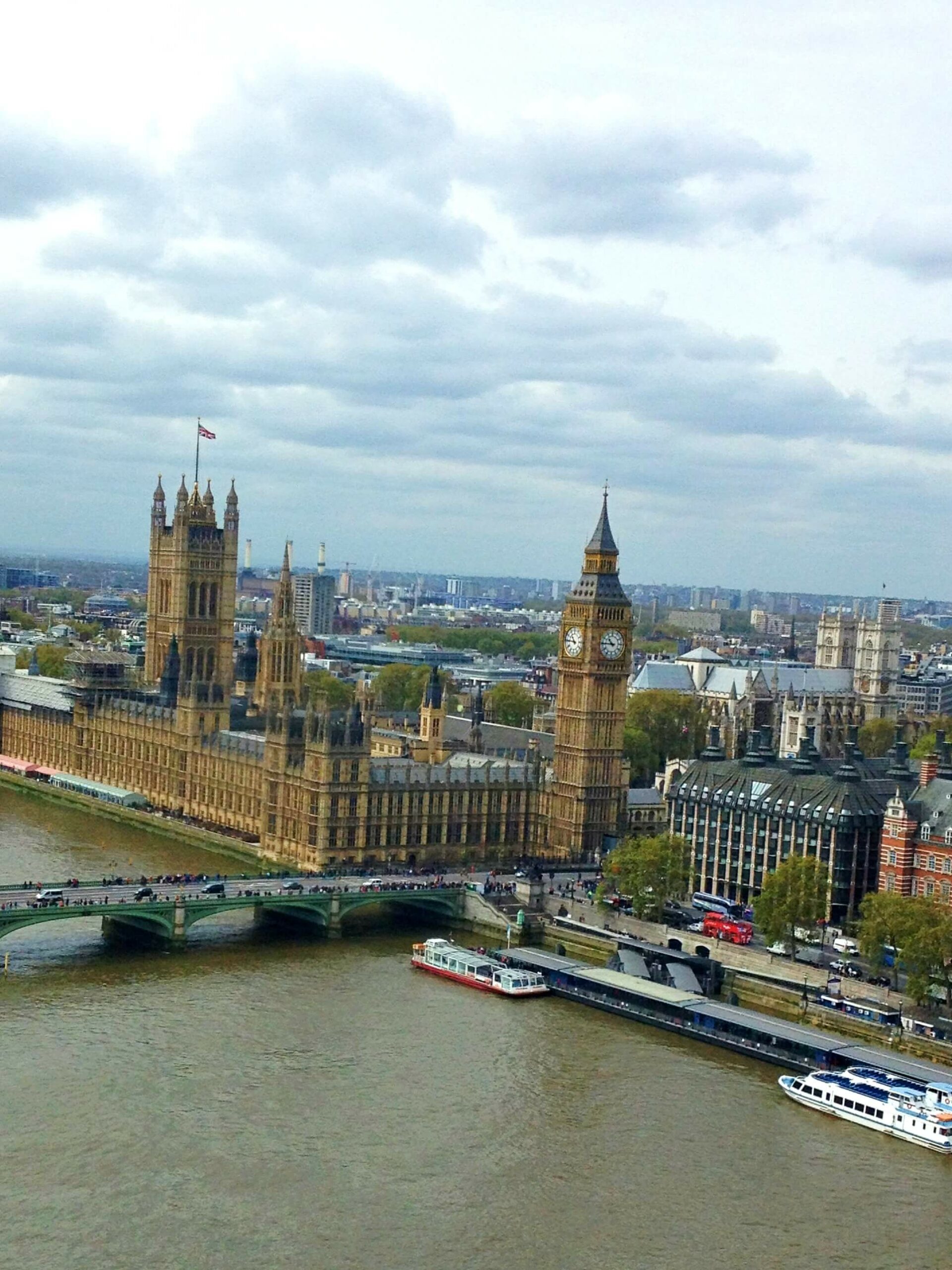Blick vom London Eye auf die Houses of Parliament und Big Ben