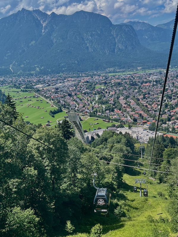 Partnachklamm_Ausflug_Der Blick auf Garmisch-Partenkirchen aus der Eckbauernbahn