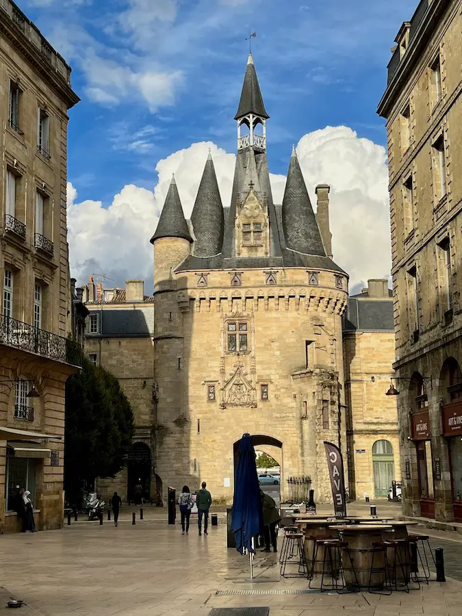 Bordeaux Sehenswürdigkeiten: das Stadttor Port Calihau