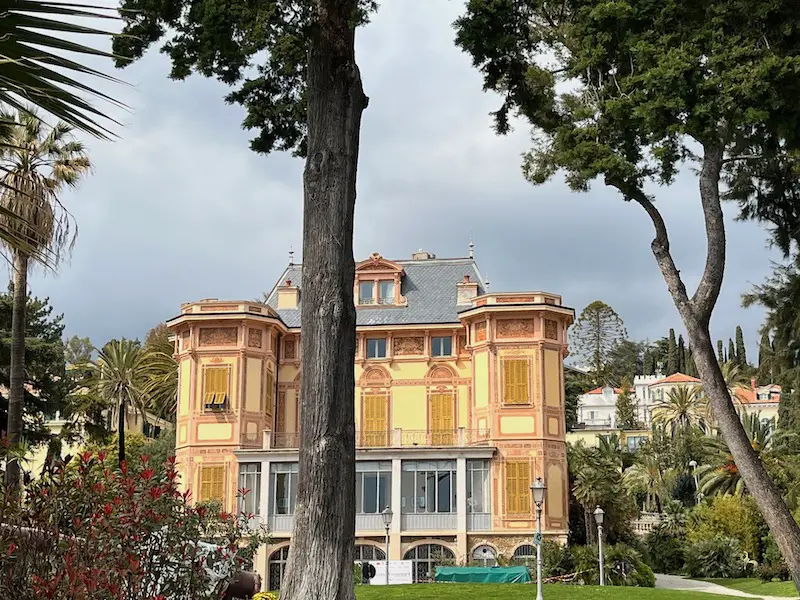 Ligurien Sehenswürdigkeit: die Villa Nobel in Sanremo