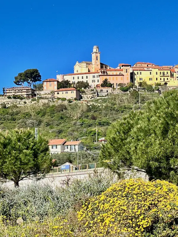 Ligurien Insidertipp: Diano Castello ist der Inbegriff eines malerischen Bergdorfs