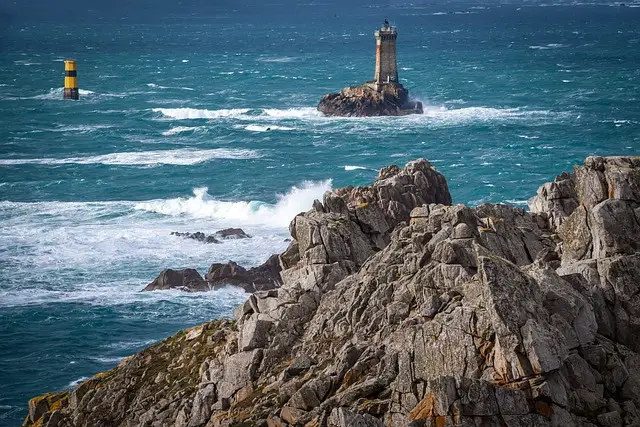Die wildromantische Küste der Bretagne eignet sich ideal für einen Familienurlaub