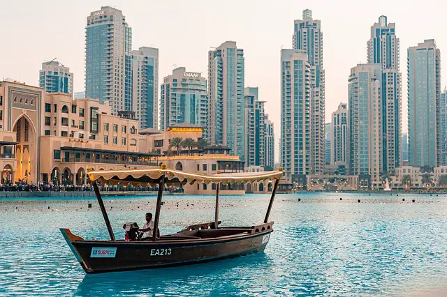 Dubai kombiniert Stadt- und Strandurlaub
