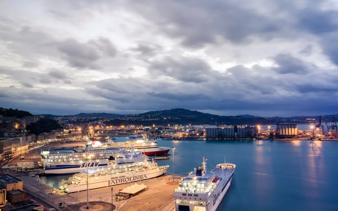 Marken_Sehenswuerdigkeiten_Der Hafen von Ancona ist wirtschaftlich sehr bedeutsam für die Region
