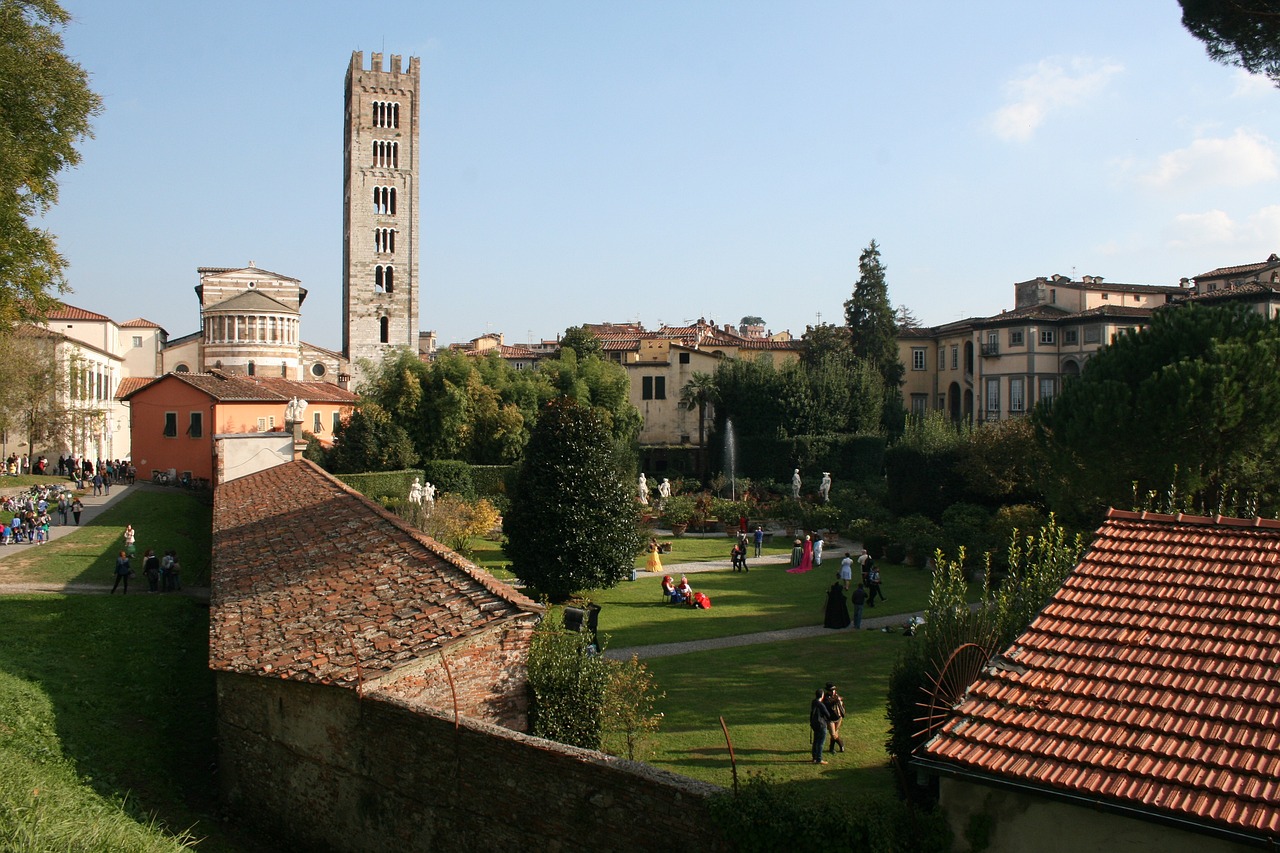 Geheimtipps_Toscana: Der Blick auf Lucca von der Stadtmauer