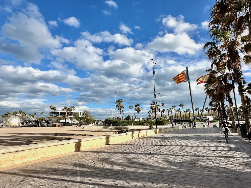 Valencia_mit_Kindern_Die schöne Strandpromenade Passeig de Neptú
