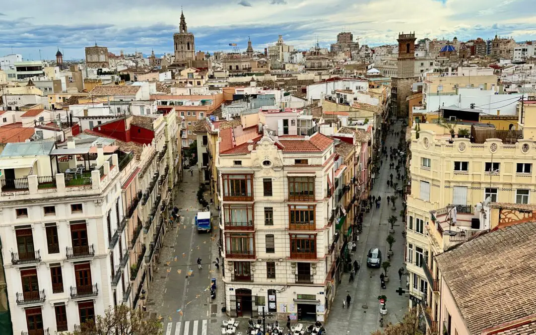 Valencia_mit_Kindern_Blick auf die Altstadt von den Torres del Serrans
