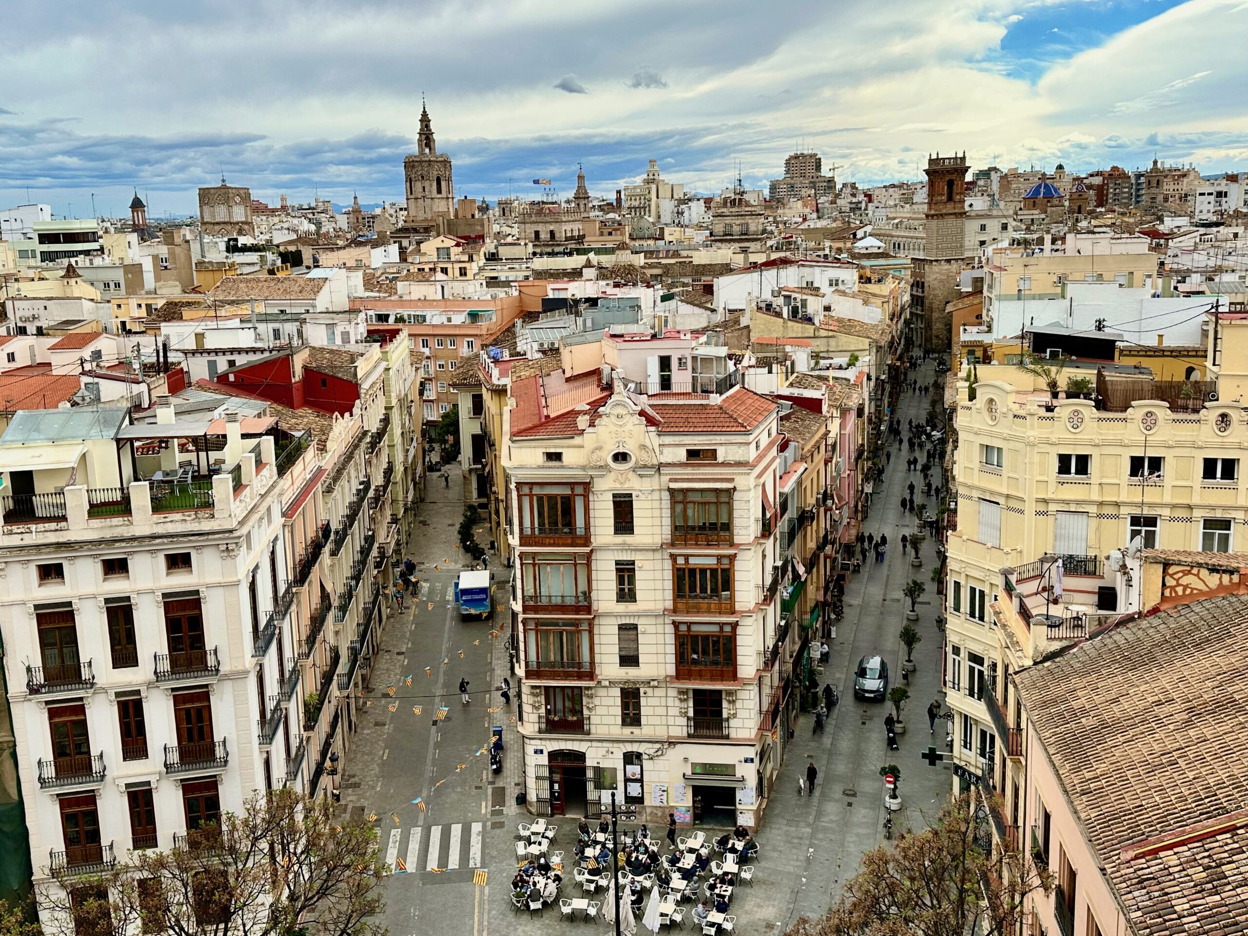 Valencia_mit_Kindern_Blick auf die Altstadt von den Torres del Serrans
