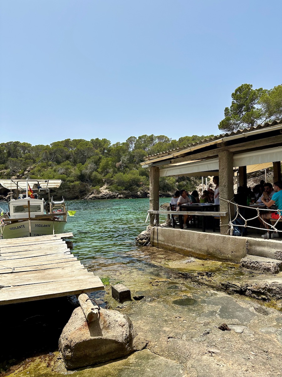 Geheimtipp Ibiza Strände & Buchten: Unter den Einheimischen eine Berühmtheit, für die Touristen ein Geheimtipp: das Restaurant El Bigote