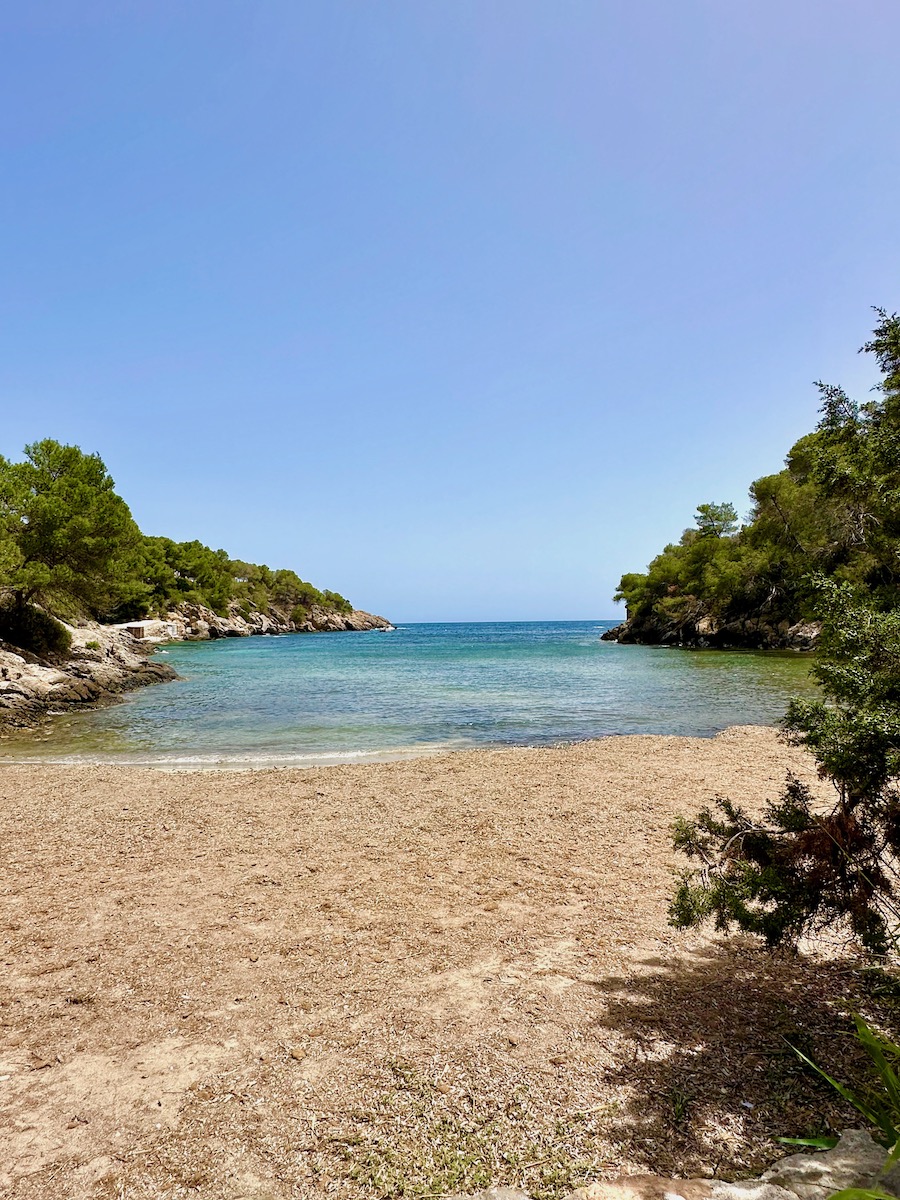 Ibiza Geheimtipp für eine einsame Bucht: die Cala Mastella