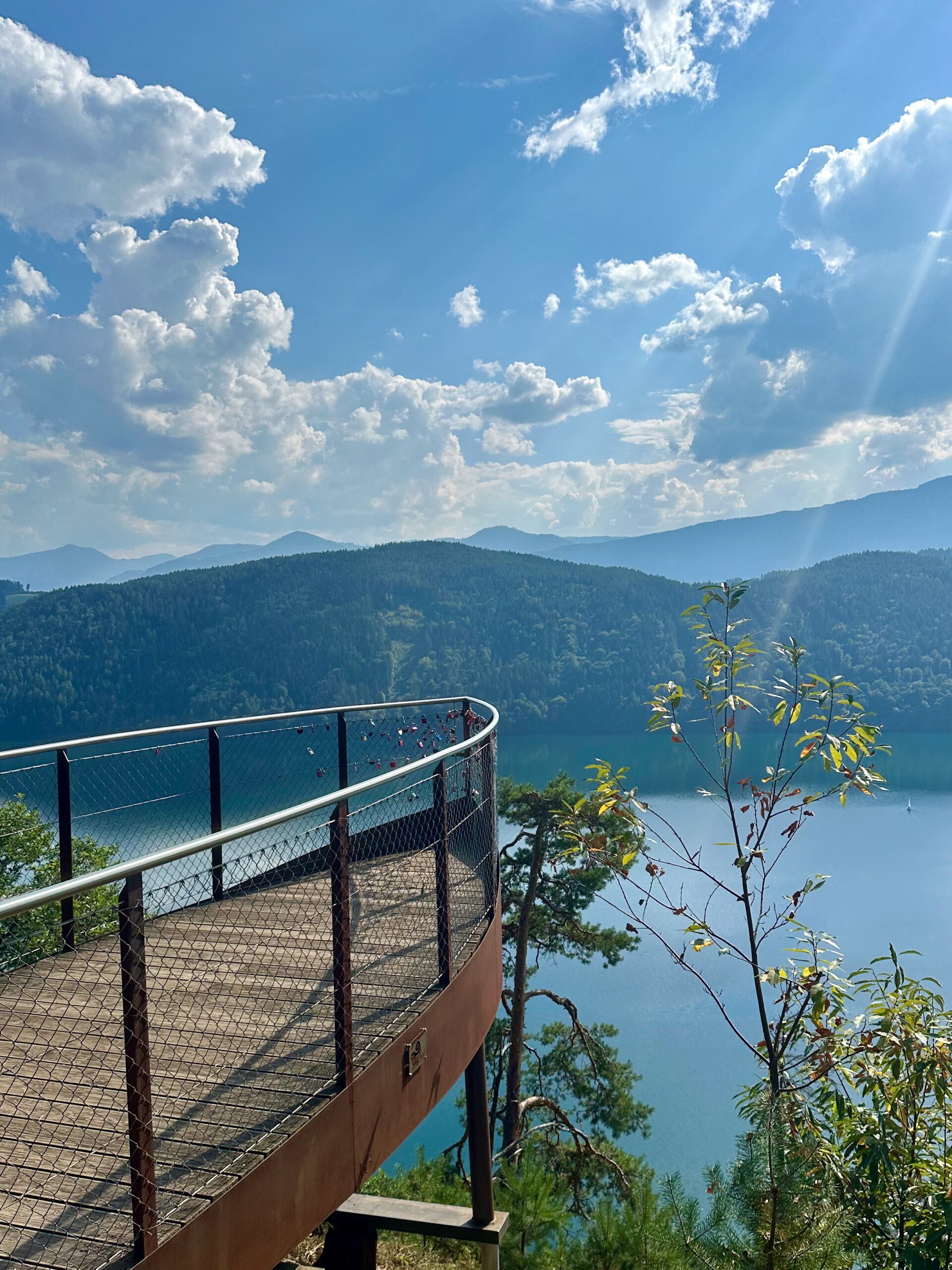 Millstaetter_See_leichte_Wanderungen_Ausfluege -Die Aussichtsplattform Waldbühne auf der Luschan Höhe