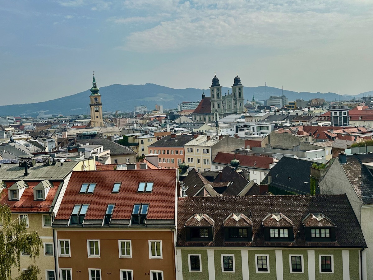 Die beste Linz Aussicht: vom Museumscafé des Linzer Schlosses