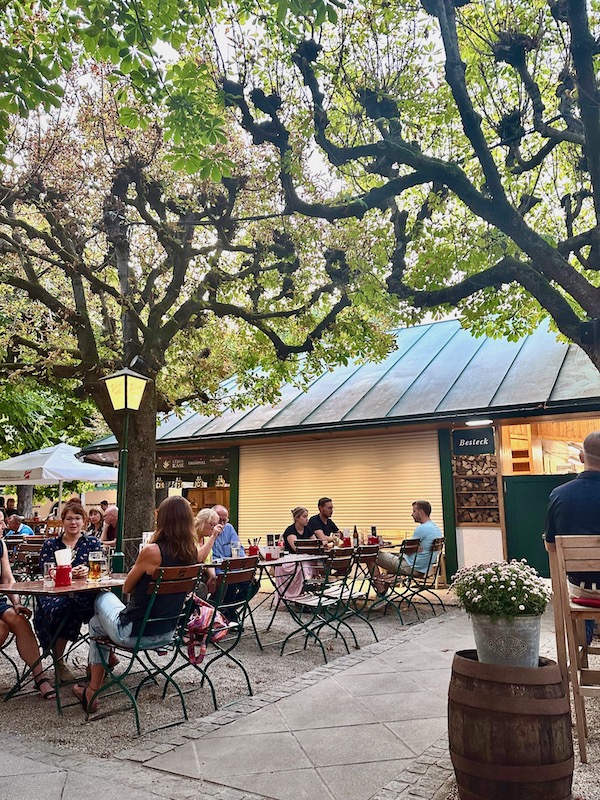 Linz Tipp: Der schöne Gastgarten des Stieglbräu zum Klosterhof