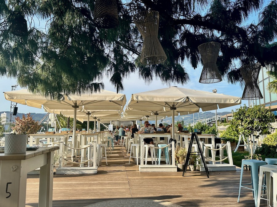 Linz Stadtrundgang: Pause in der chilligen Sandburg