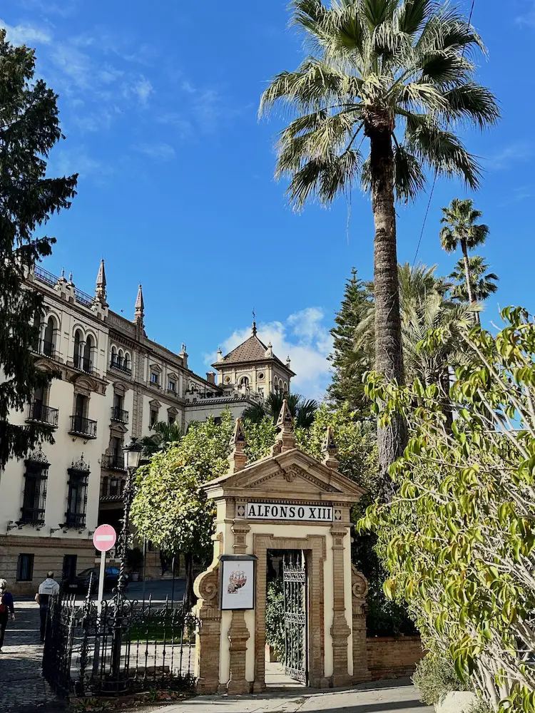 Sevilla Sehenswuerdigkeiten Karte: Altehrwürdig und luxuriös: das Hotel Alfonso XXIII