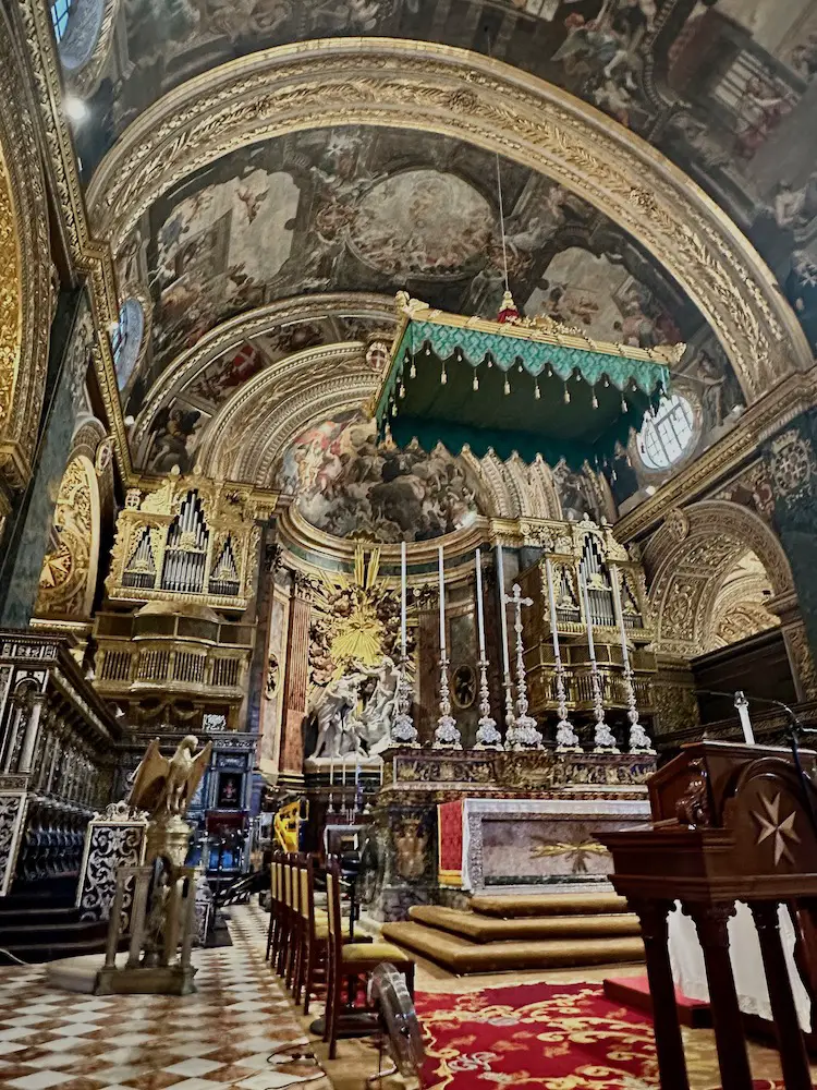 Valletta Sehenswürdigkeiten: Die prunkvolle St. John's Co-Cathedral im Inneren 