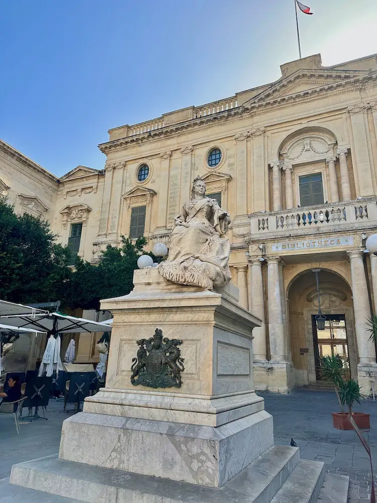 Valletta Sehenswürdigkeiten: Die historische Nationalbibliothek Maltas