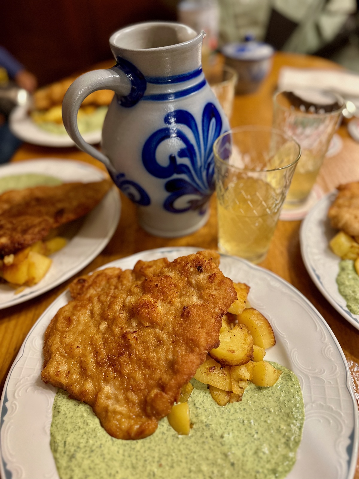Frankfurt Sachsenhausen Restaurant Tipp: Lecker: Frankfurter Schnitzel im Gemalten Haus