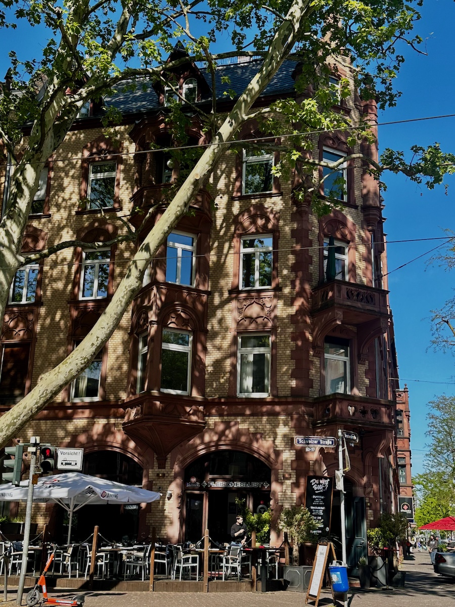 Frankfurt Sachsenhausen Sehenswürdigkeiten Tipps Geheimtipps: Die Schweizer Straße lädt zum Bummeln und Einkehren ein