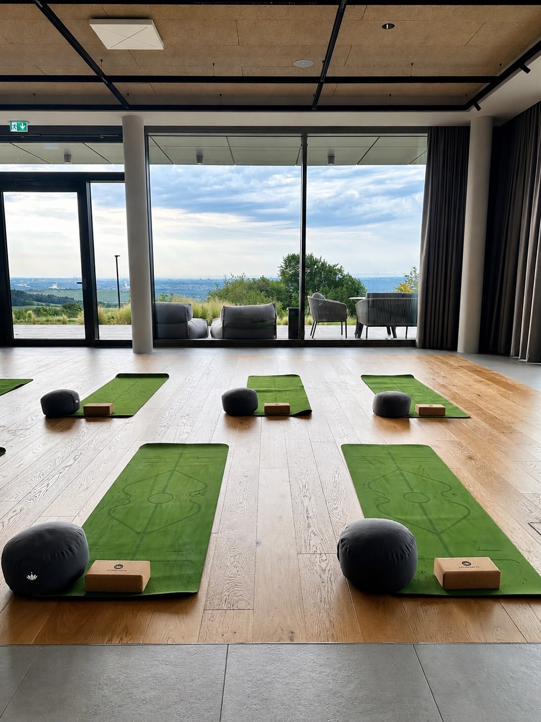 Wald.Weit.Wellness: Yoga mit Aussicht