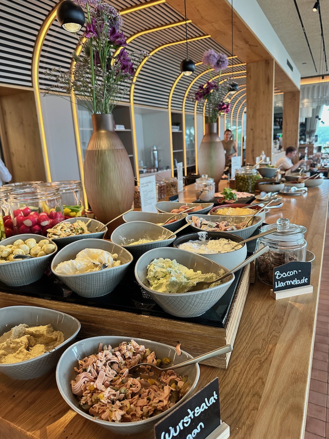 Wald.Weit Rheingau Hotel: große Auswahl beim Frühstücksbuffet