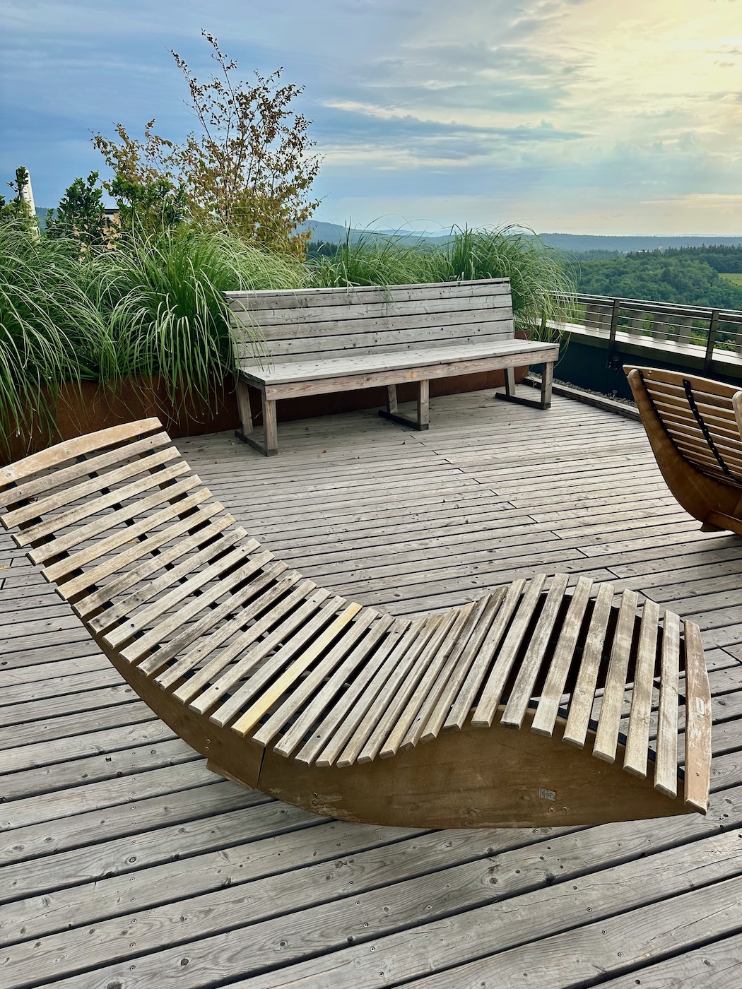 Wald.Weit Hotel Rheingau: die Ruheterrasse auf dem Hoteldach